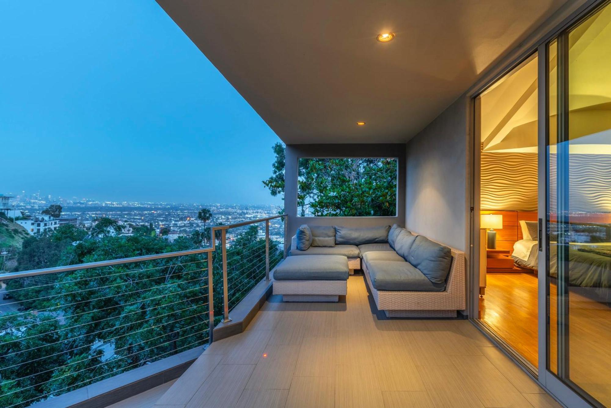 Holiday home 6mil 5br Sunset Strip Jetliner Oasis *