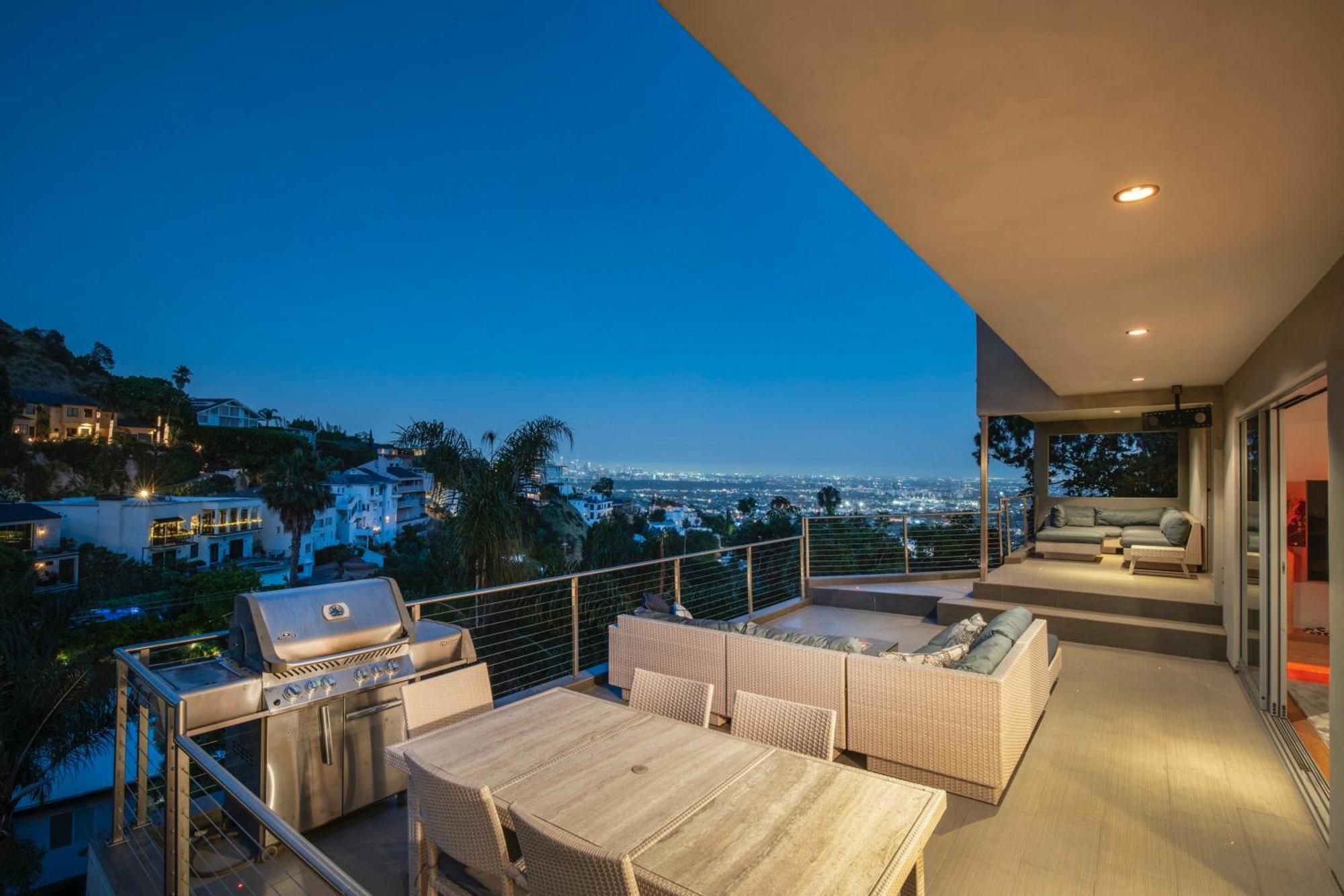 Holiday home 6mil 5br Sunset Strip Jetliner Oasis *